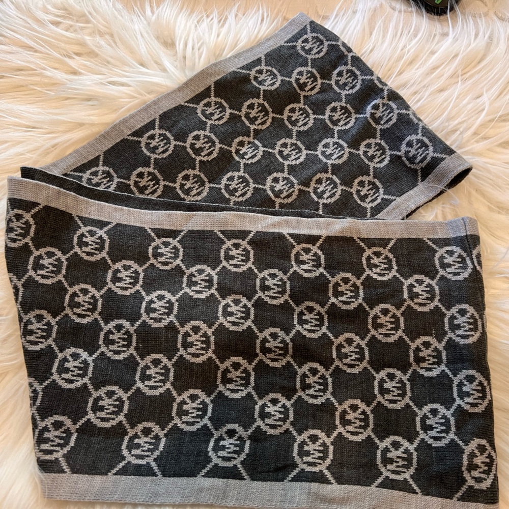 MK scarf